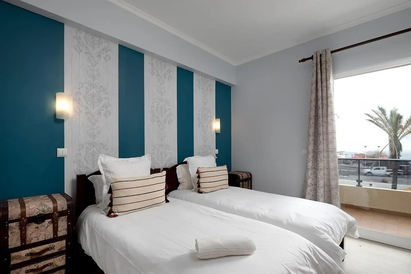 Perola Views Inn By Madeira Sun Travel 포르투모니즈 0*,  포르투갈